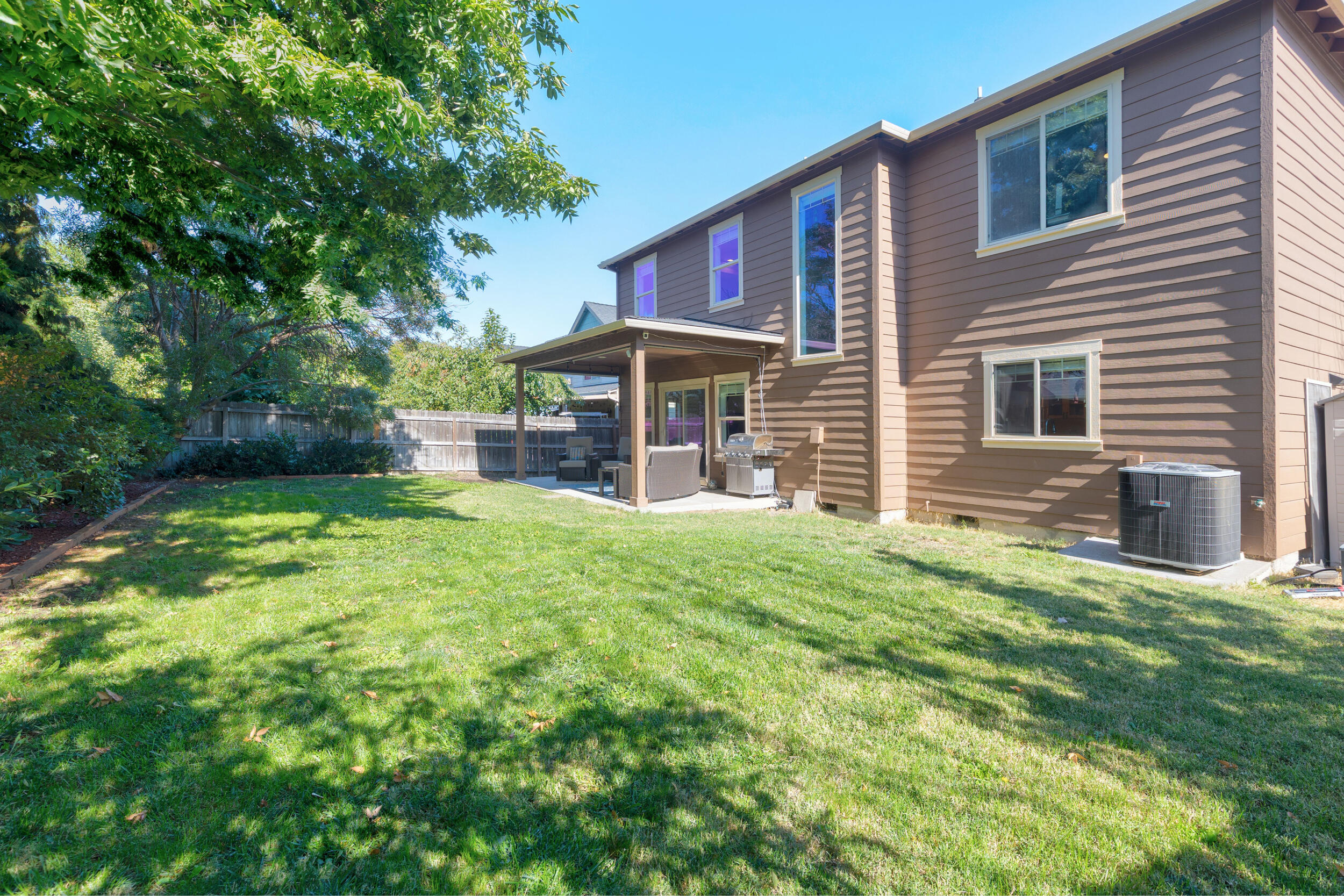 1032 Lithia Way
