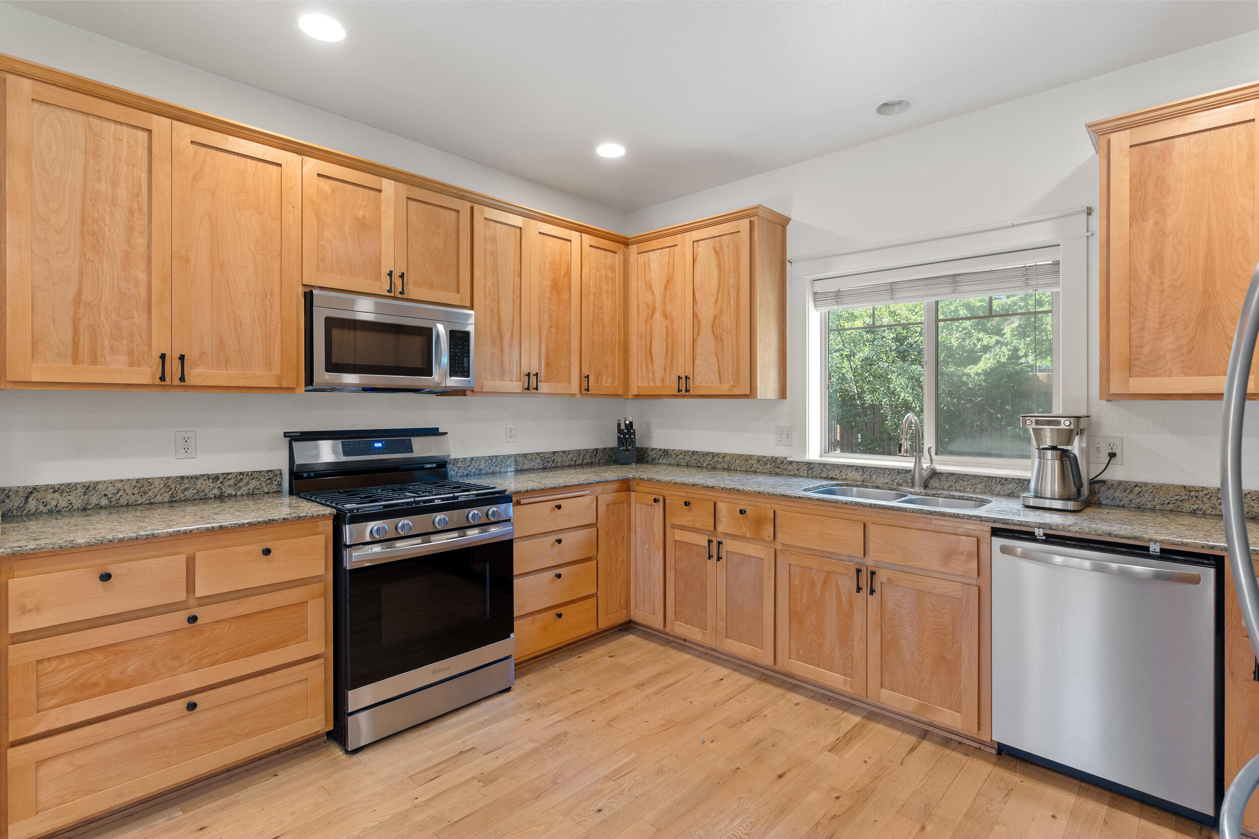 1032 Lithia Way