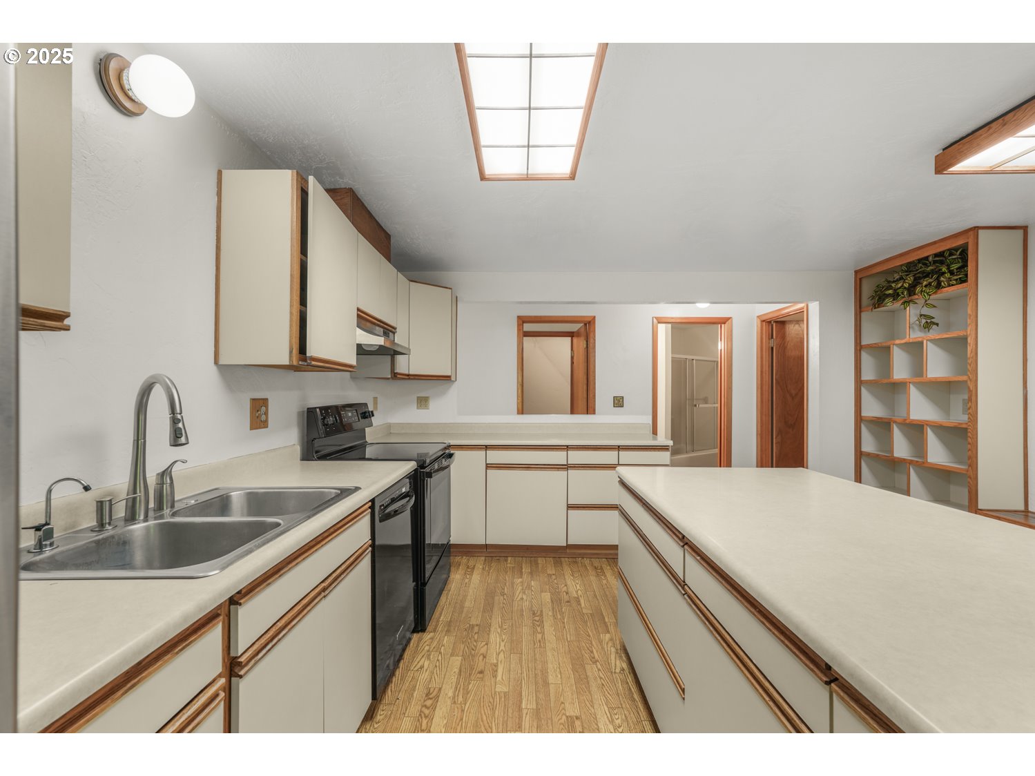 2626 NW 83RD PL, Portland