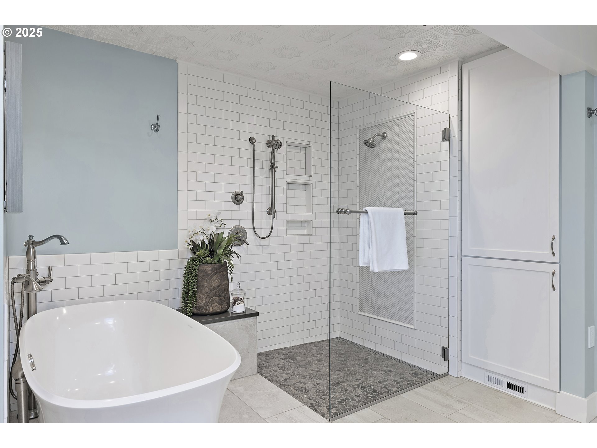 2869 SW CHAMPLAIN DR