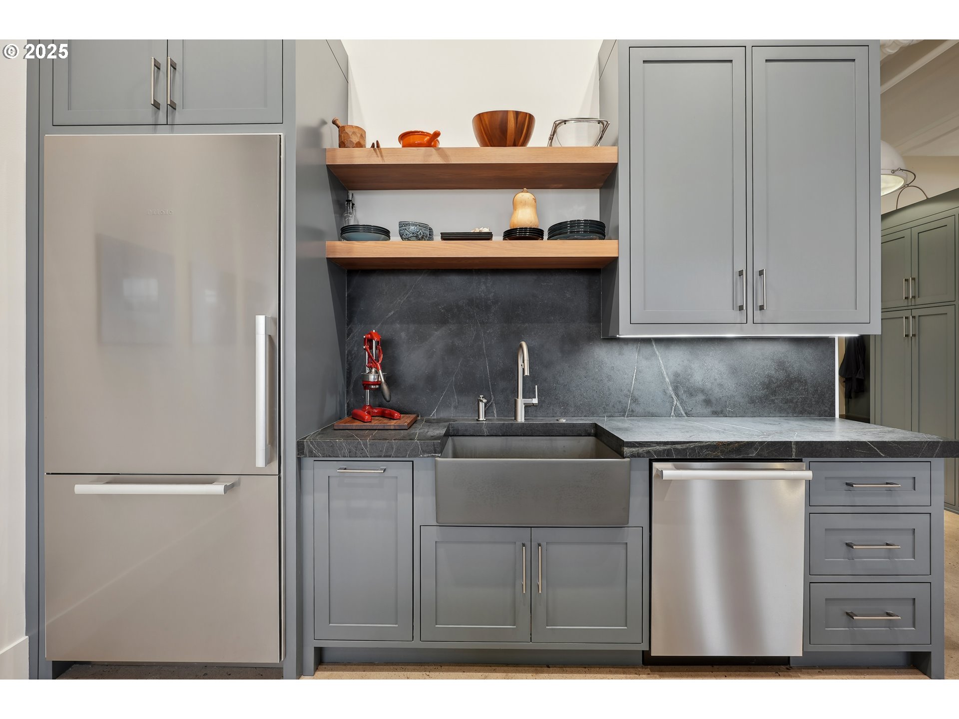 1314 NW IRVING ST 701