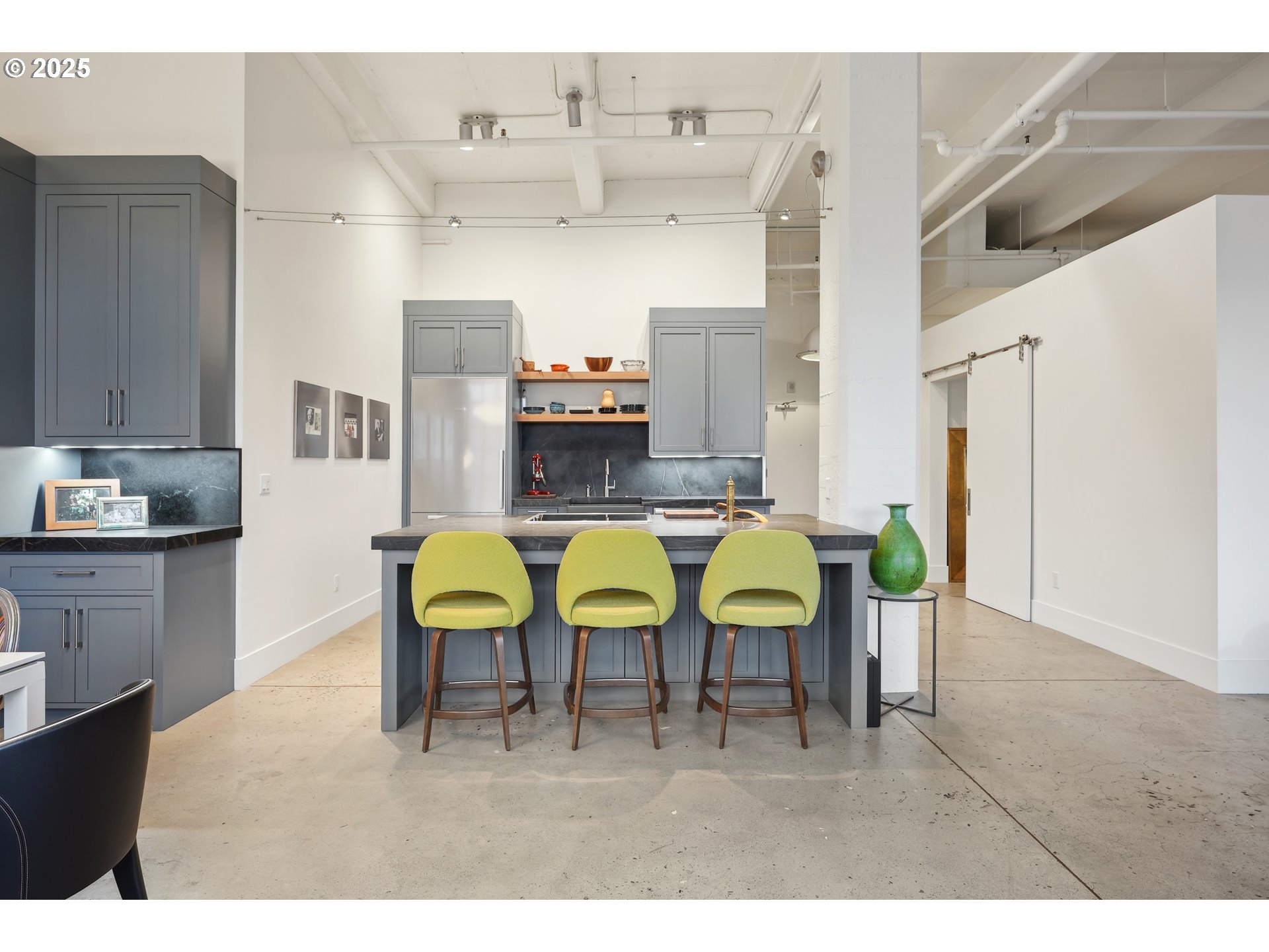 1314 NW IRVING ST 701