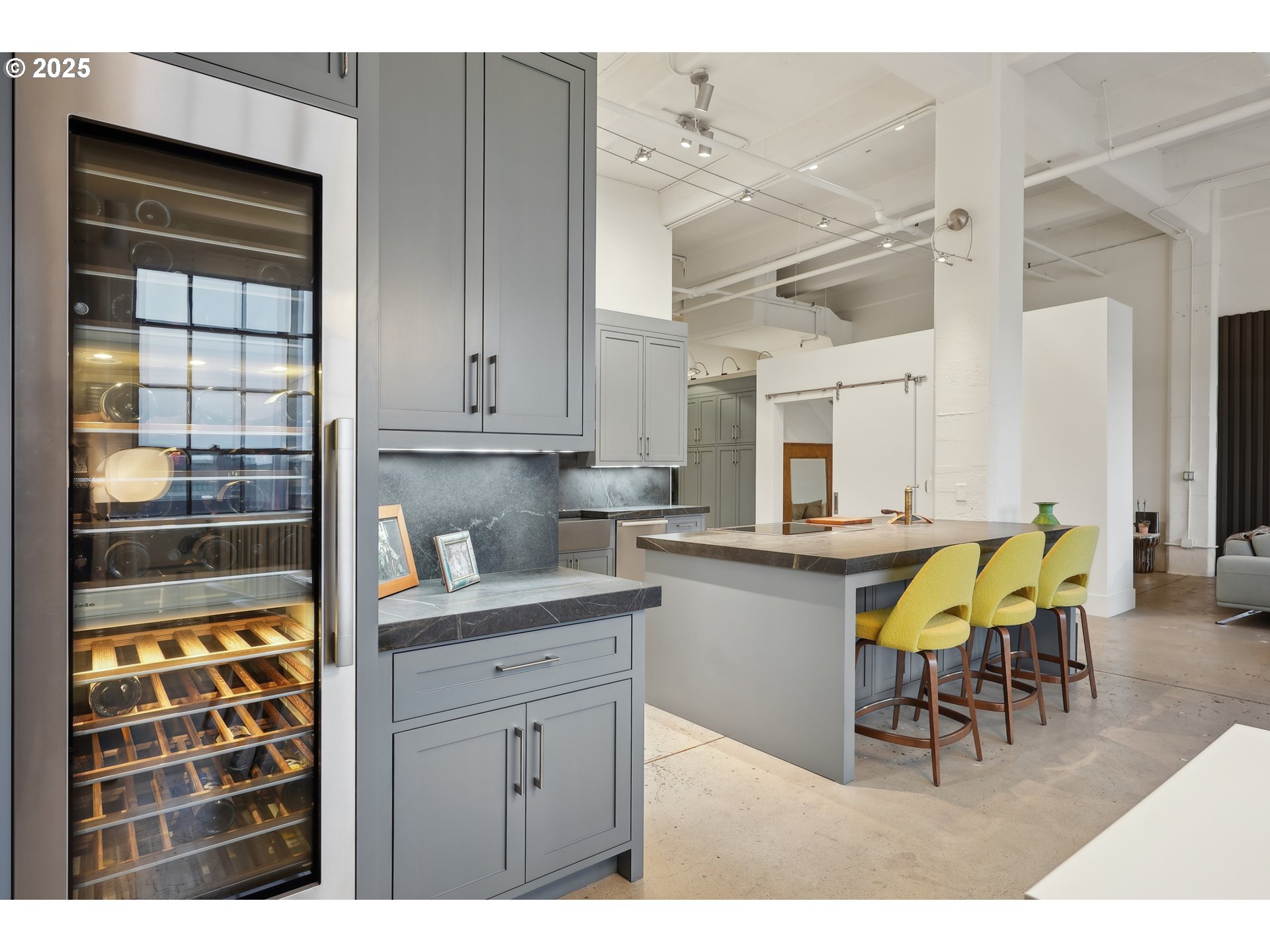 1314 NW IRVING ST 701