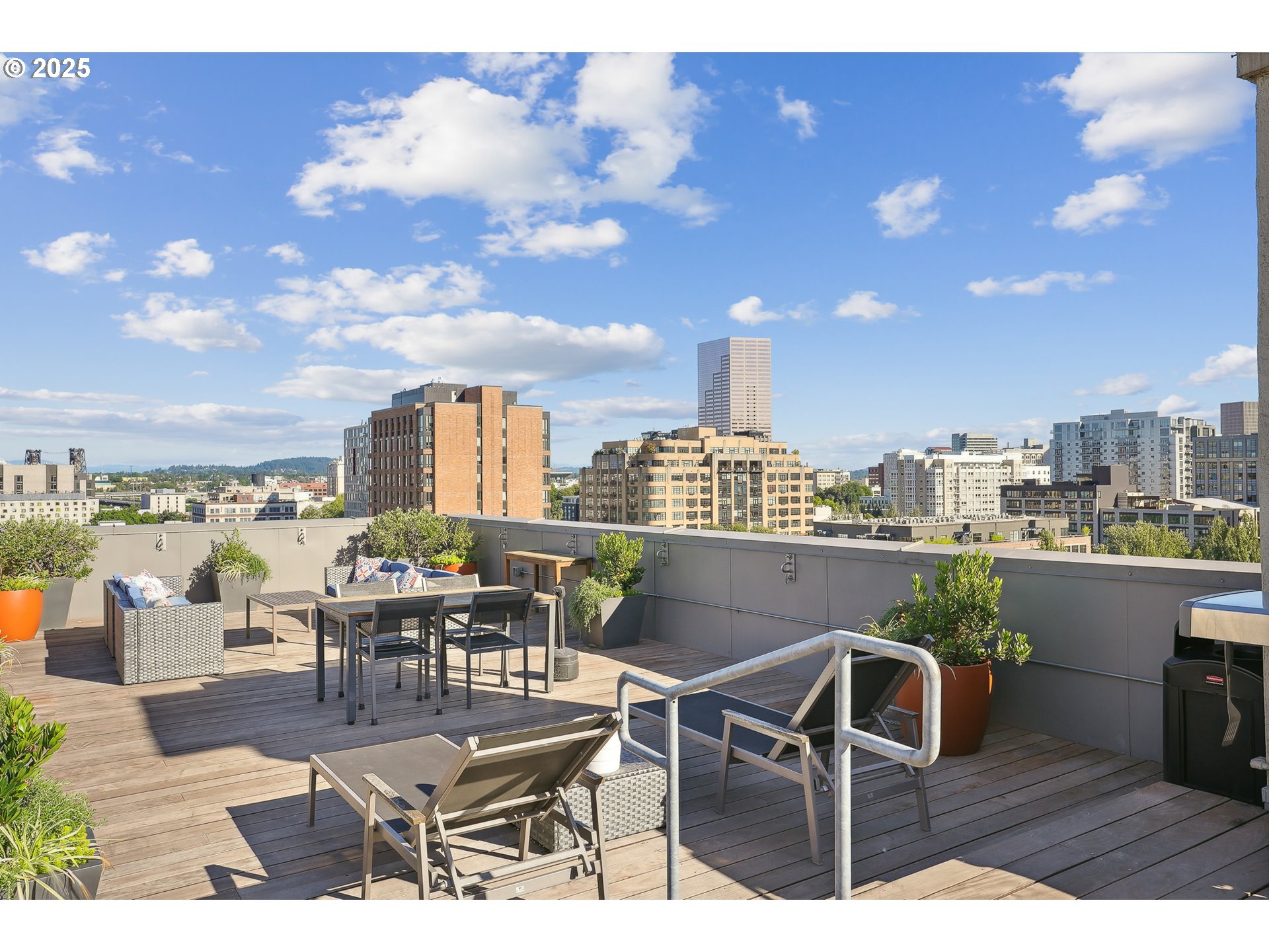 1314 NW IRVING ST 701