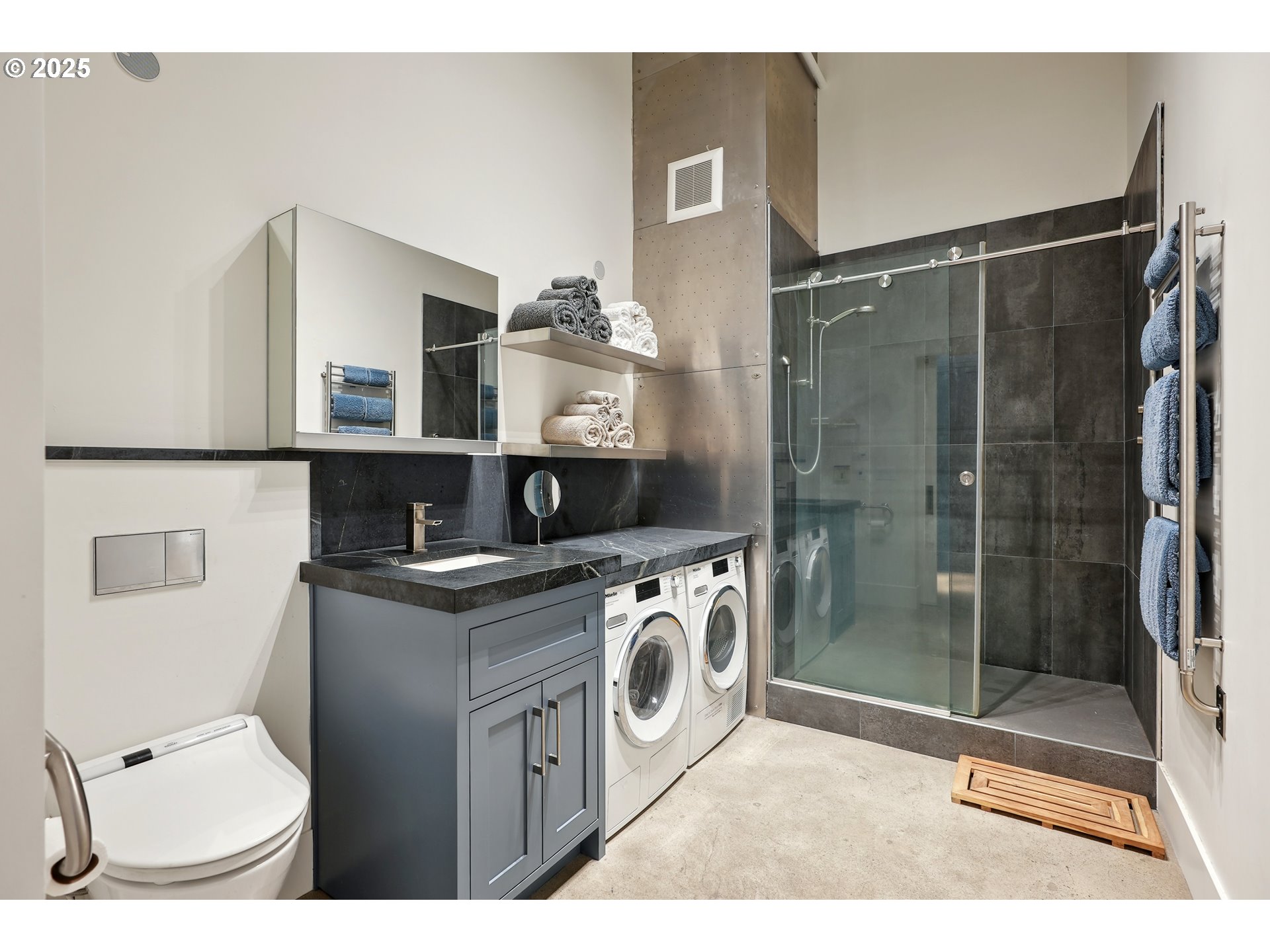 1314 NW IRVING ST 701