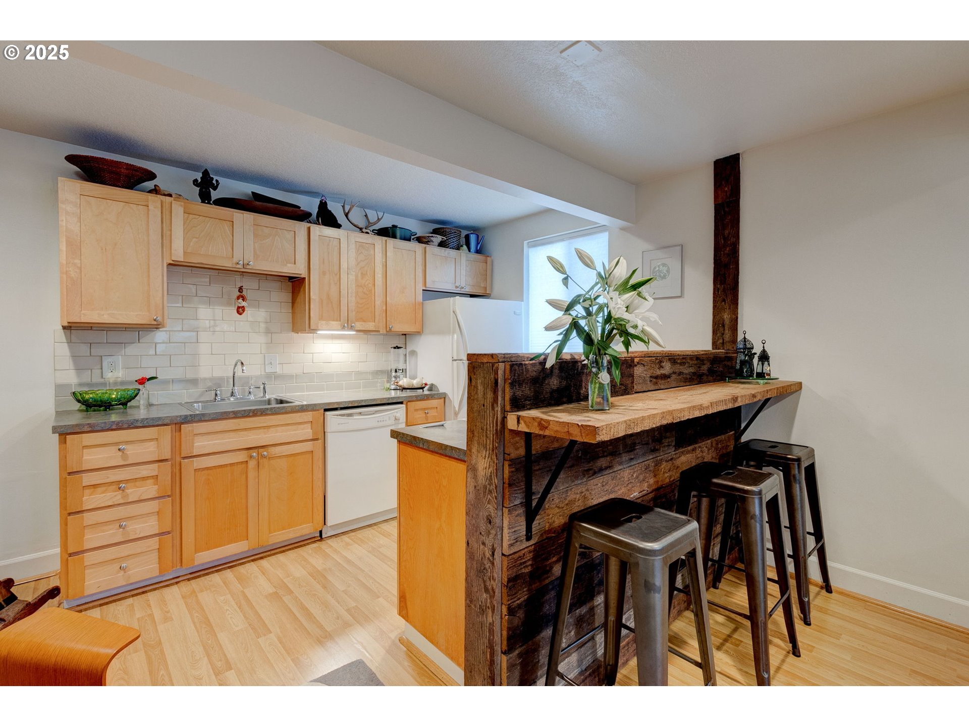 7232 N NEW YORK AVE 1