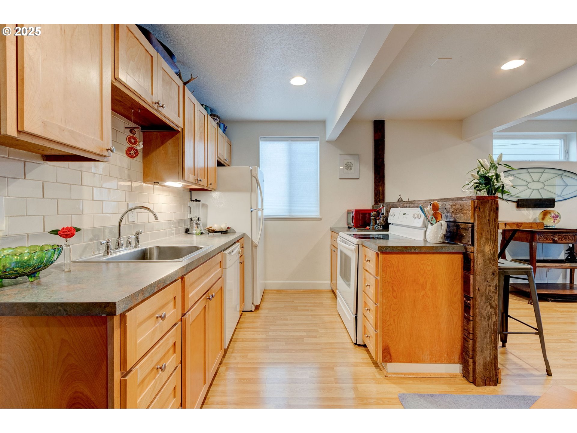 7232 N NEW YORK AVE 1