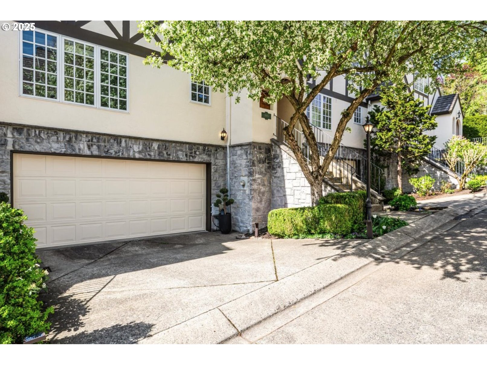 1915 NW YORKSHIRE LN, Portland