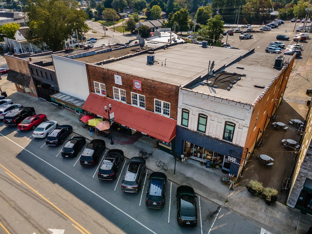 40 Valley River Avenue