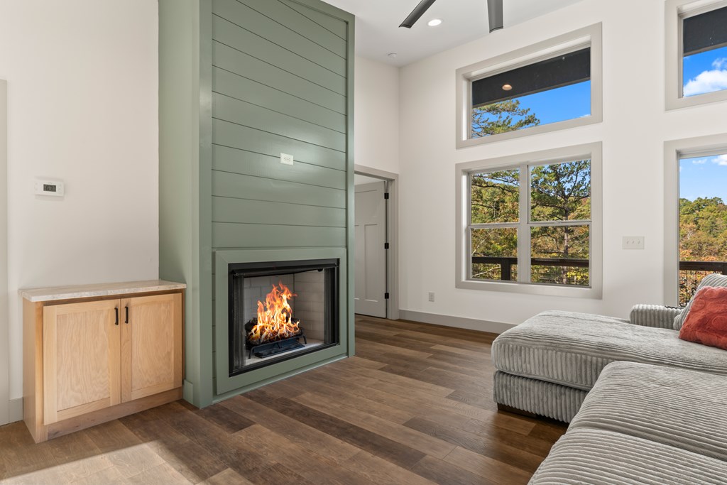 390 Fiddlers Way, Brasstown