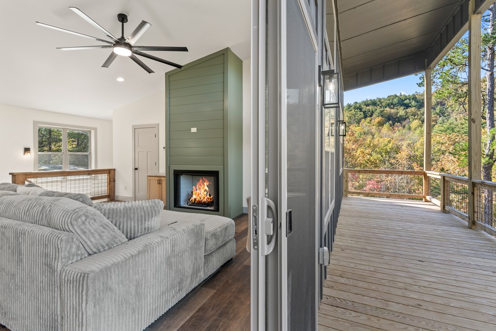 390 Fiddlers Way, Brasstown