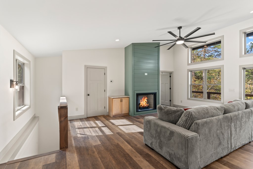 390 Fiddlers Way, Brasstown