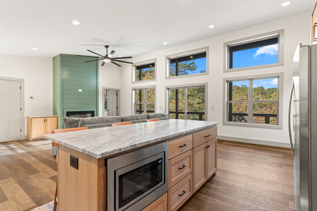 390 Fiddlers Way, Brasstown