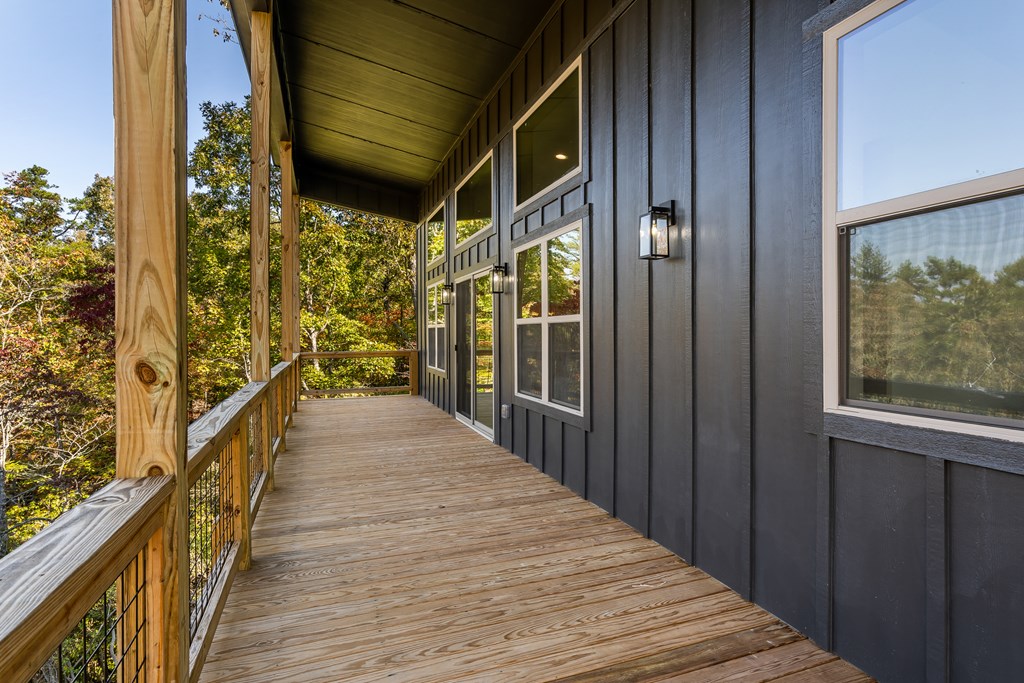 390 Fiddlers Way, Brasstown