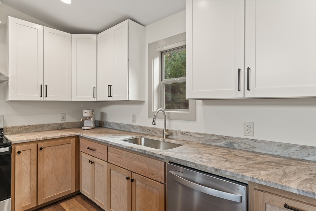 390 Fiddlers Way, Brasstown