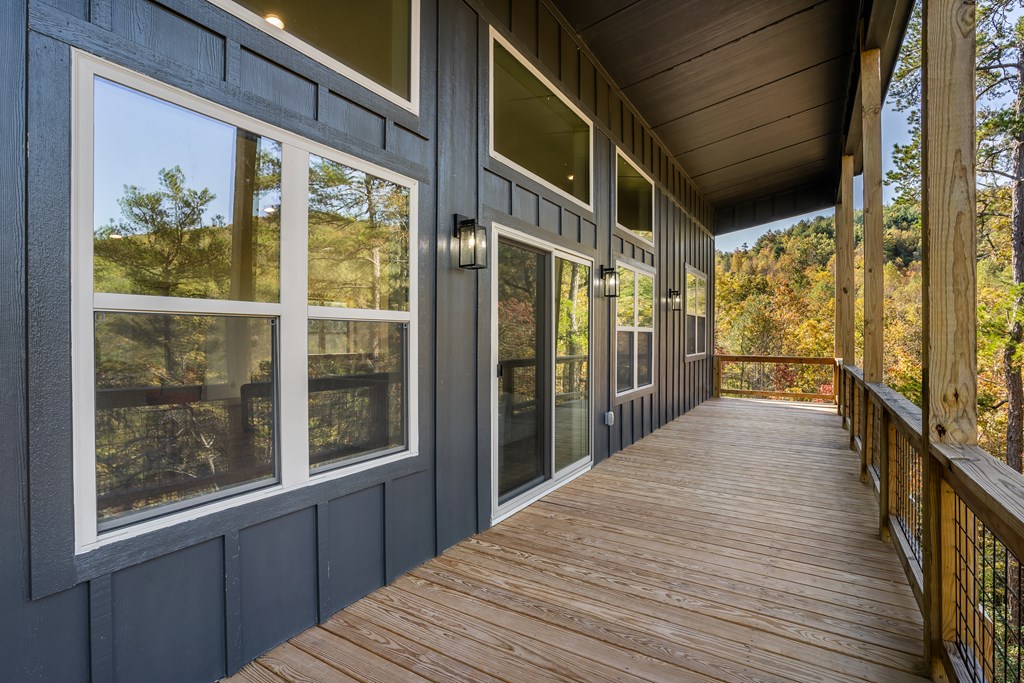 390 Fiddlers Way, Brasstown