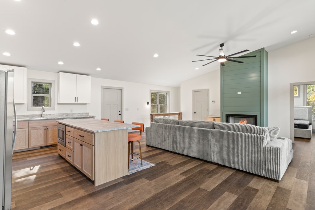 390 Fiddlers Way, Brasstown