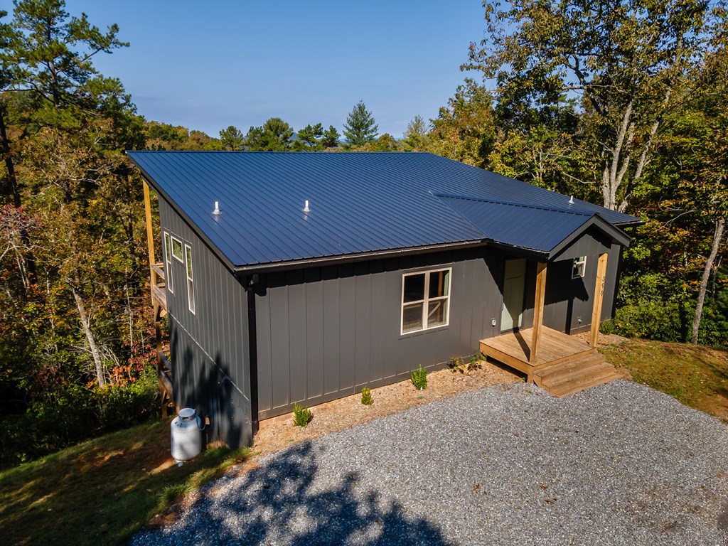 390 Fiddlers Way, Brasstown