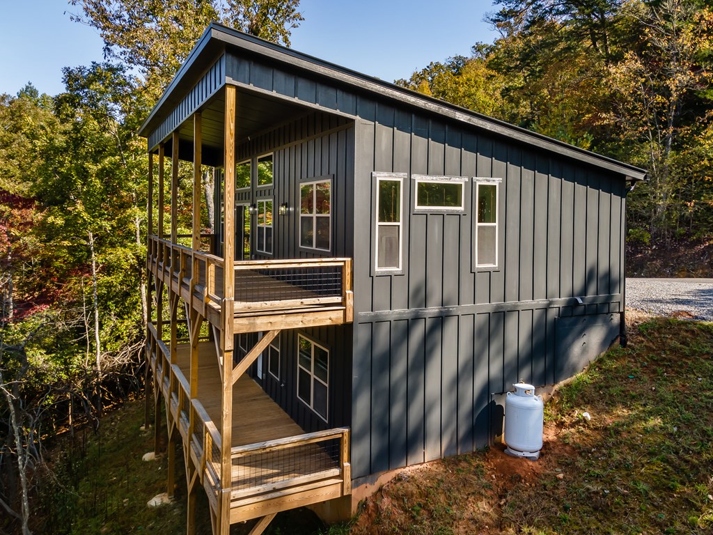 390 Fiddlers Way, Brasstown