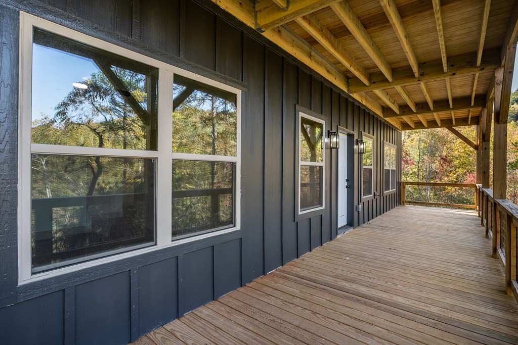 390 Fiddlers Way, Brasstown