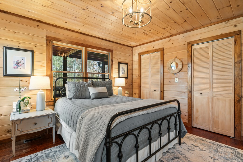 19 Chestnut Hills Road