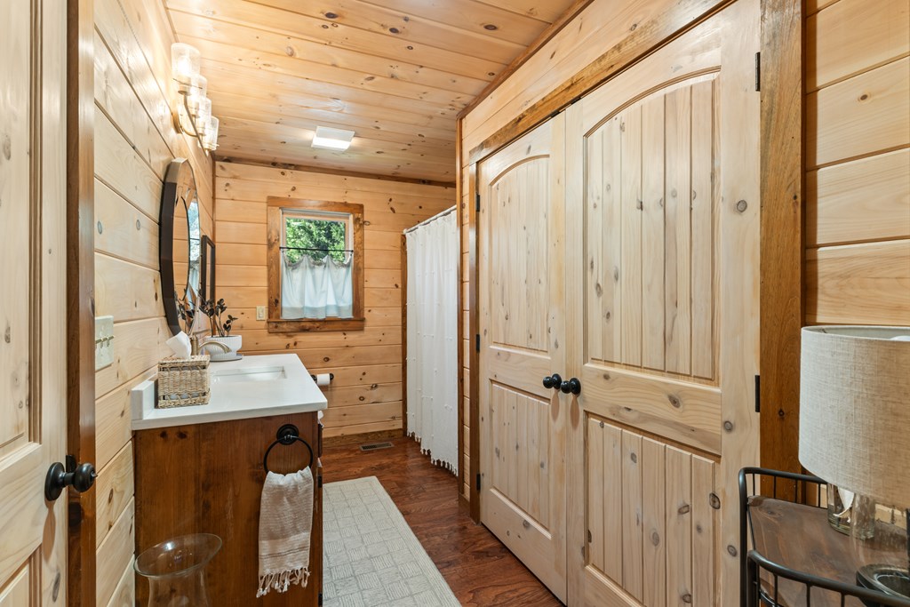 19 Chestnut Hills Road