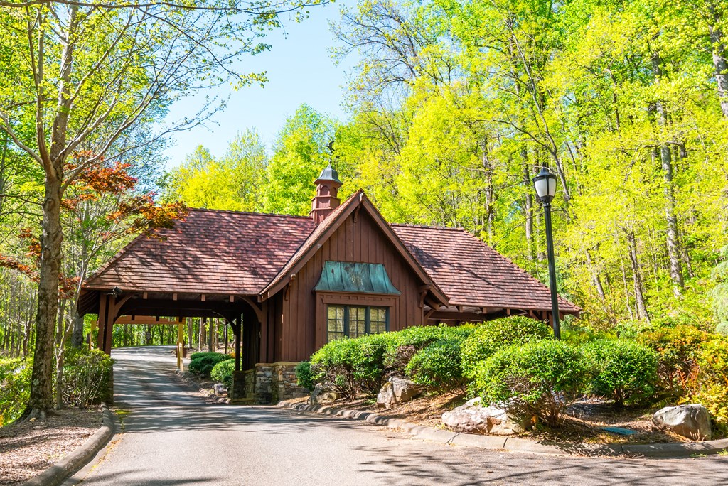 3184 Saint Andrews Way