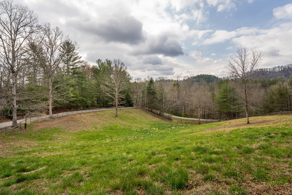 1132 Hells Hollow Road