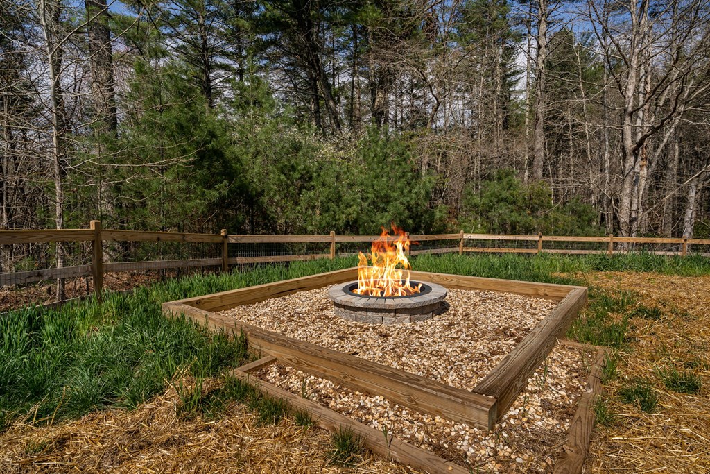 1132 Hells Hollow Road