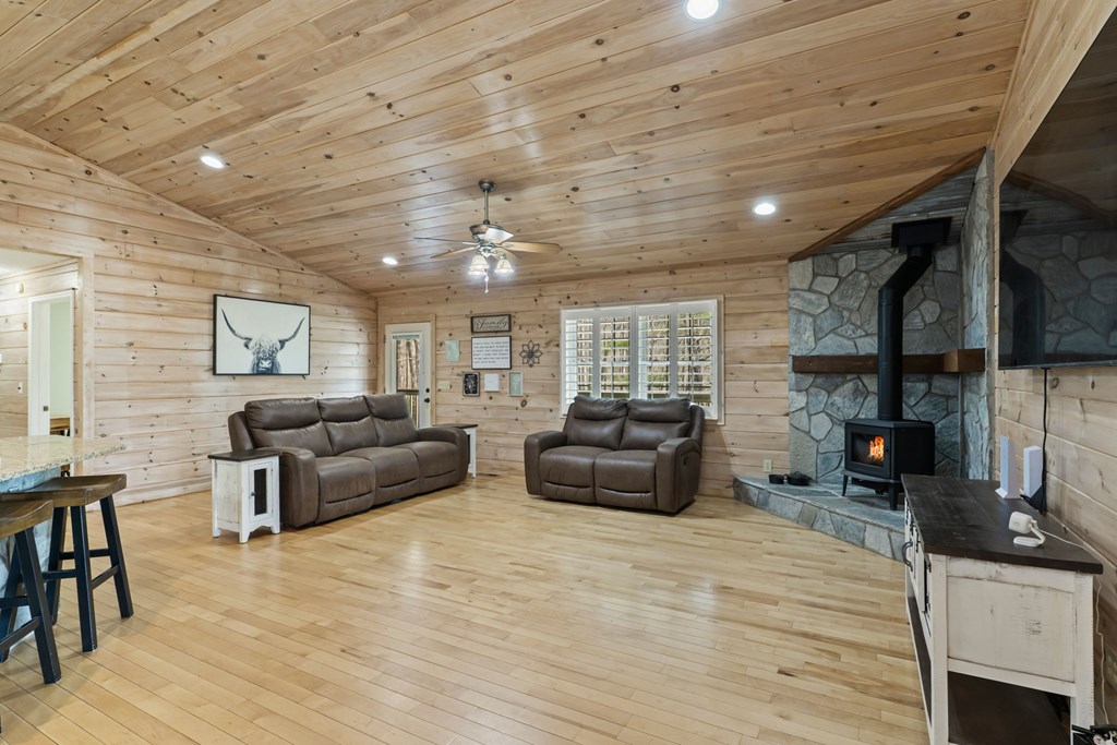 1132 Hells Hollow Road