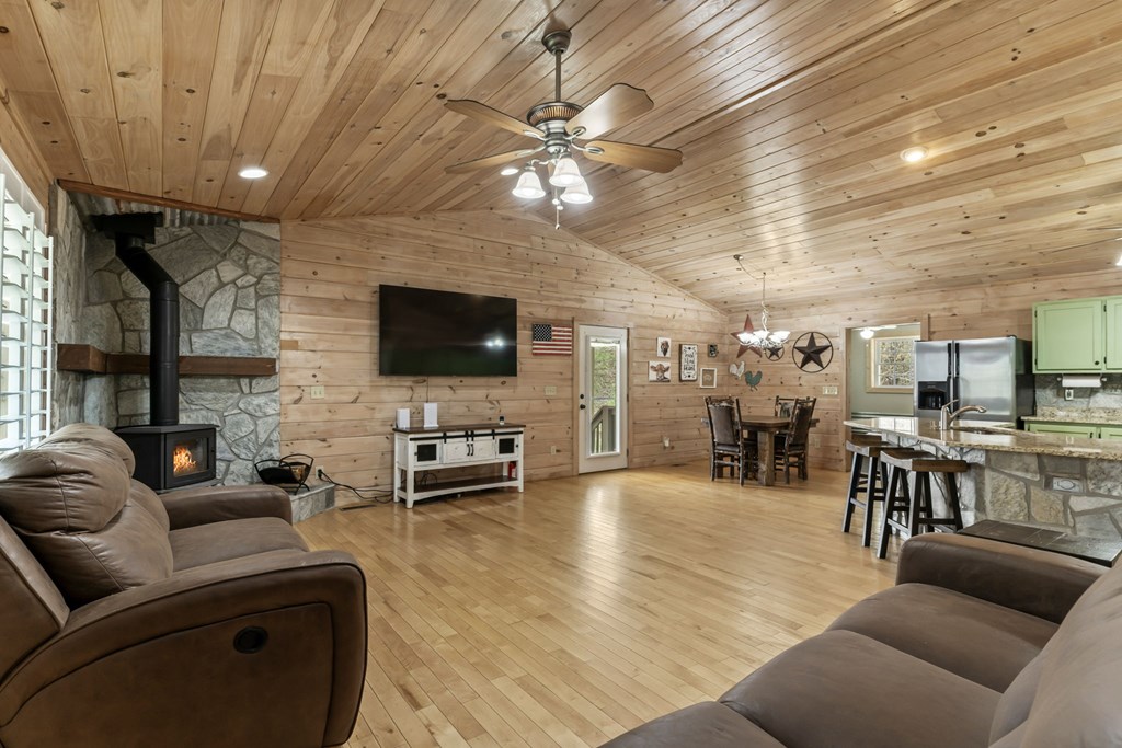 1132 Hells Hollow Road