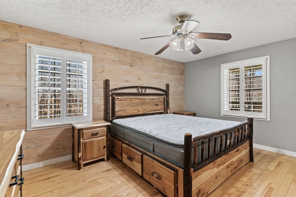 1132 Hells Hollow Road