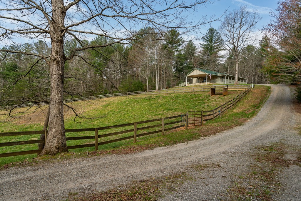 1132 Hells Hollow Road