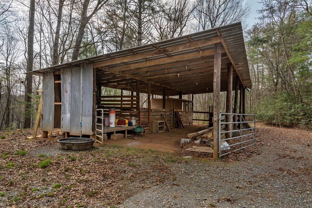 1132 Hells Hollow Road