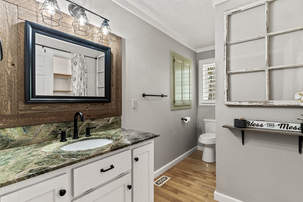 1132 Hells Hollow Road