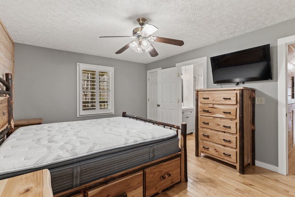 1132 Hells Hollow Road