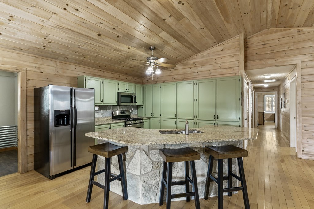 1132 Hells Hollow Road