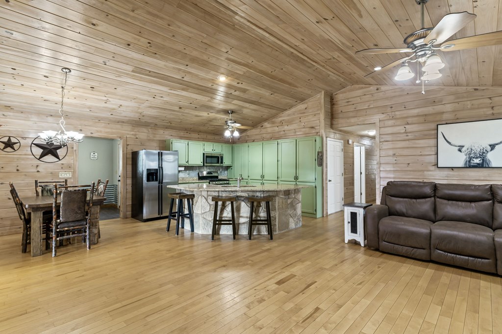 1132 Hells Hollow Road