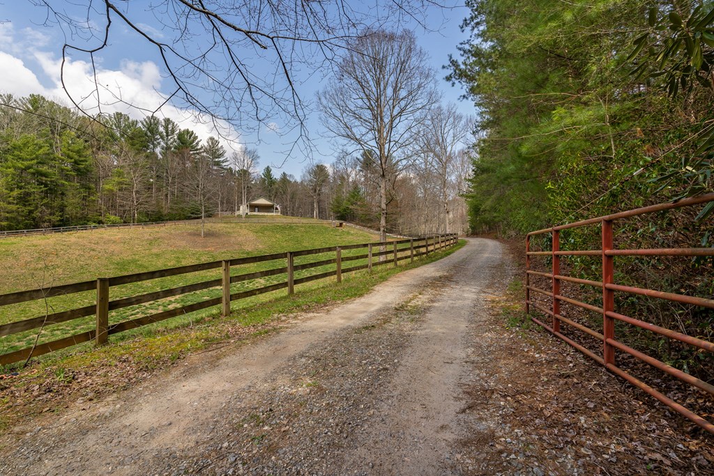 1132 Hells Hollow Road