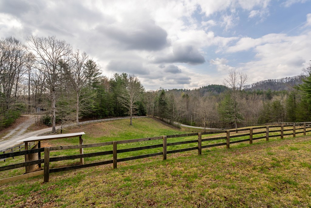 1132 Hells Hollow Road