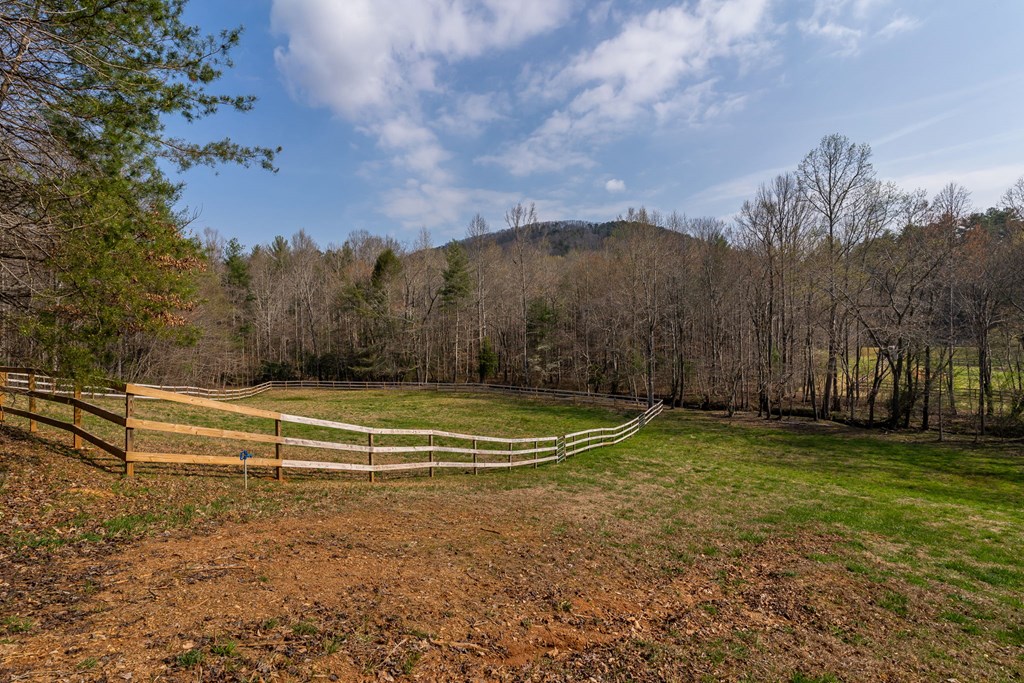 1132 Hells Hollow Road