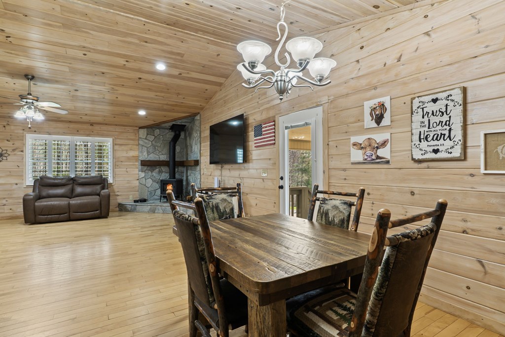 1132 Hells Hollow Road