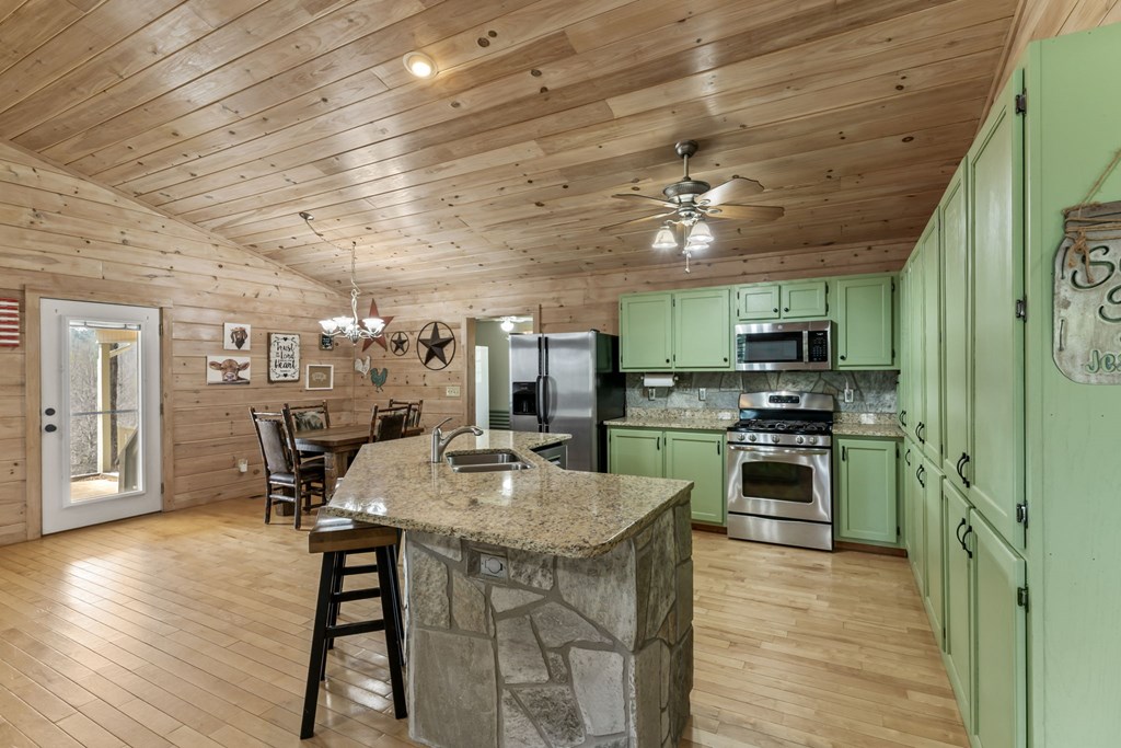 1132 Hells Hollow Road