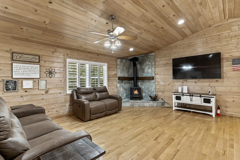 1132 Hells Hollow Road