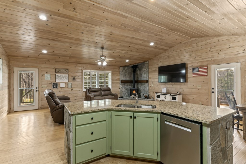 1132 Hells Hollow Road