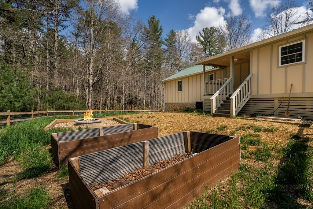 1132 Hells Hollow Road