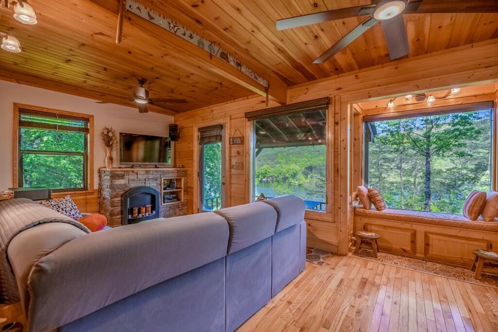 115 Lakeview Drive