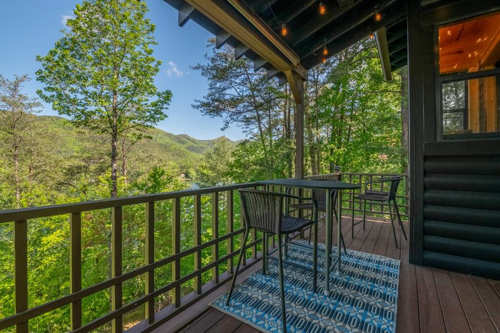 115 Lakeview Drive