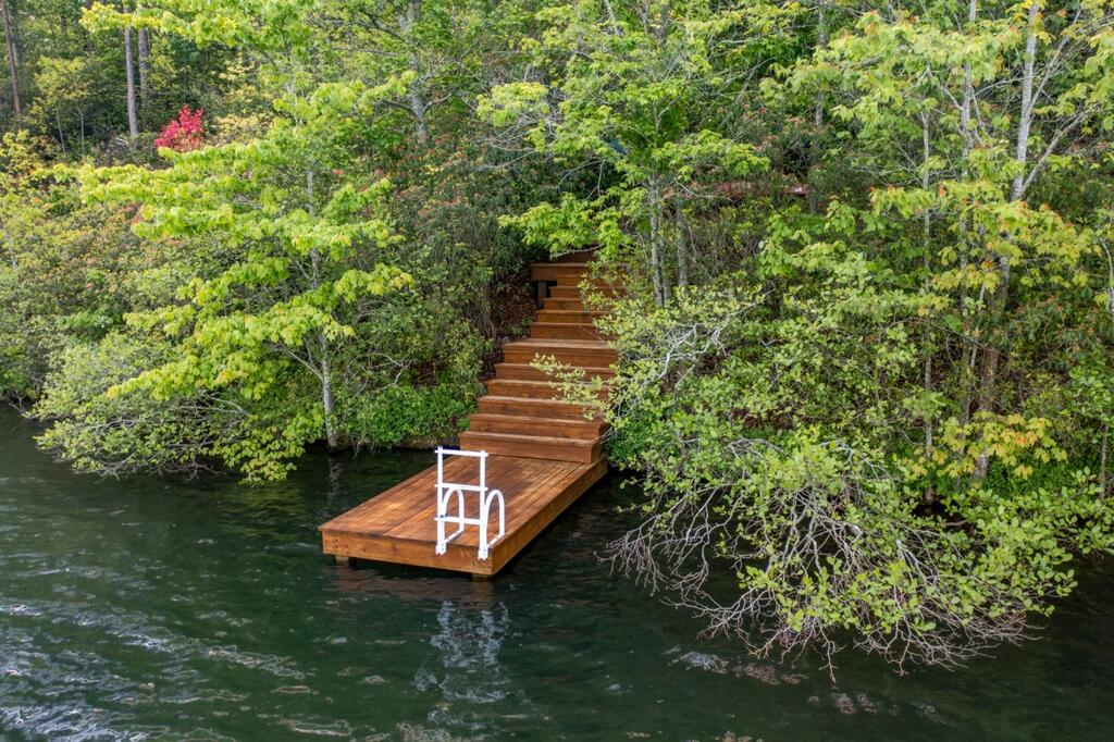 115 Lakeview Drive