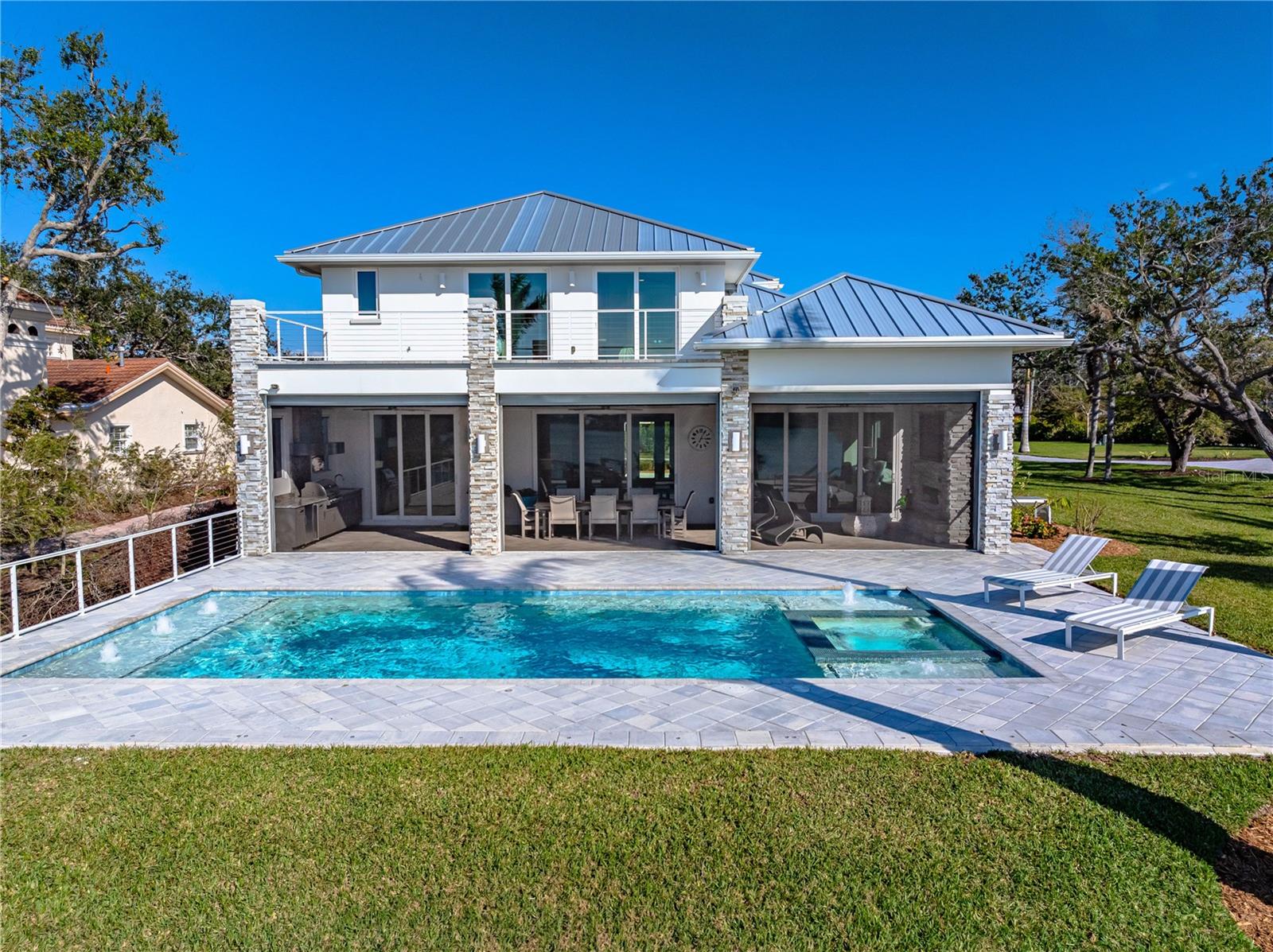 935 BAYSHORE RD